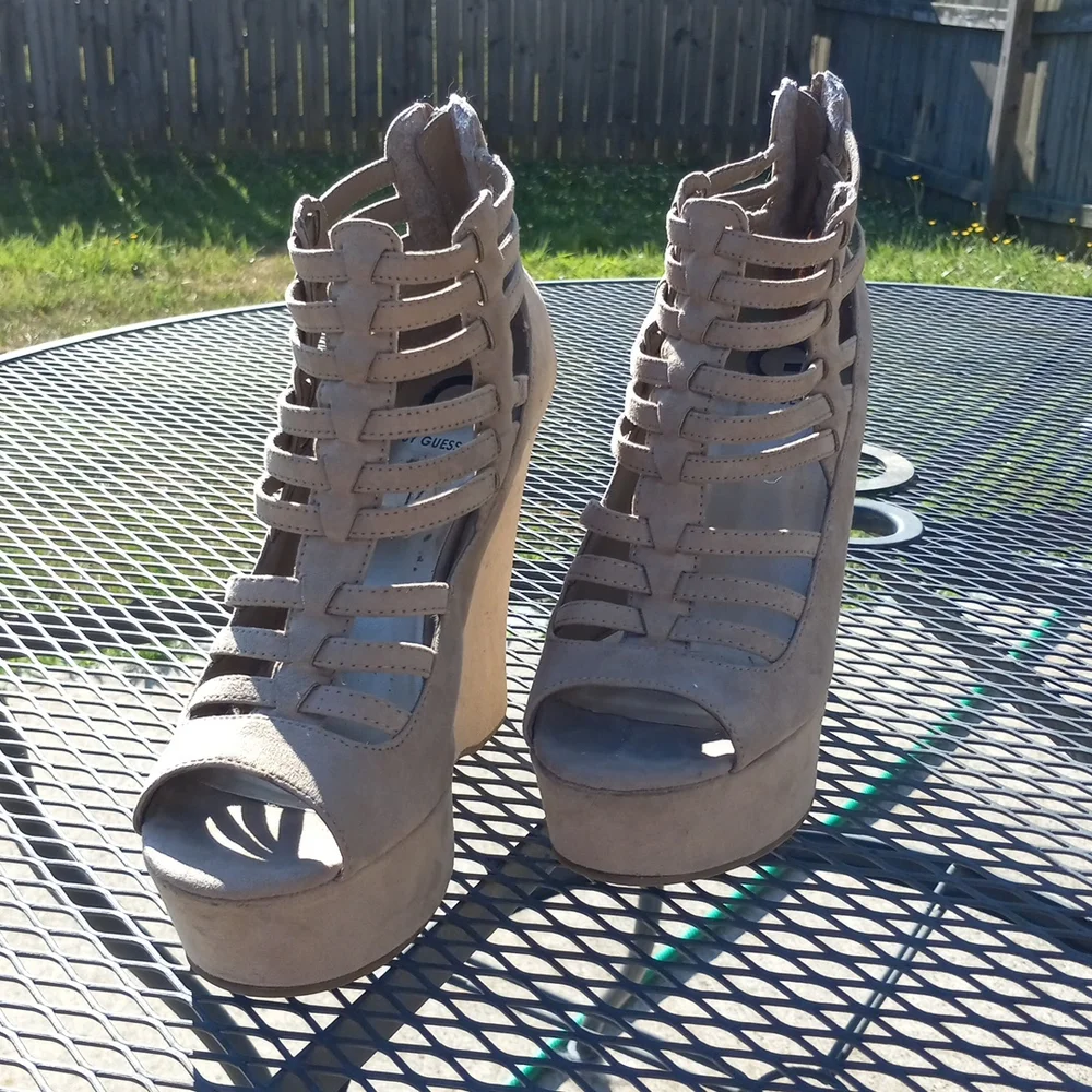 Guess tan platform gladiator shoes‎ women's size 8.5